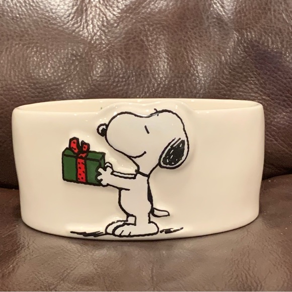 HOLIDAY FEAST Snoopy with Christmas Gift Ceramic Pet Food Bowl Rae Dunn Peanuts - Picture 2 of 8